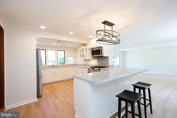 Interior, Kitchen, Pendant Lights, Recessed Lighting, Wood Texture Flooring