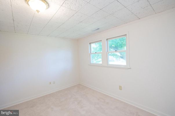 Empty room, Interior