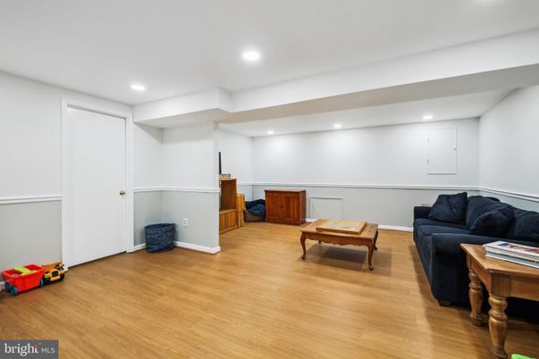 Interior, Recessed Lighting, Wood Texture Flooring