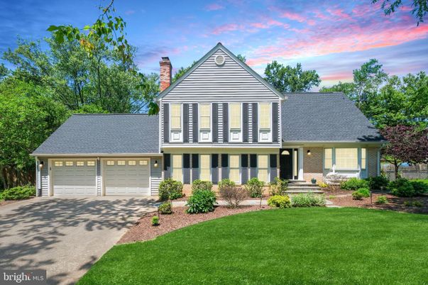 Attached, Exterior, Facade, Farmhouse