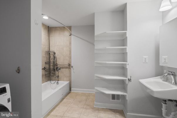 Bathroom, Interior, Recessed Lighting