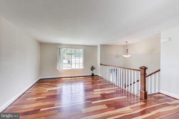 Interior, Pendant Lights, Wood Texture Flooring