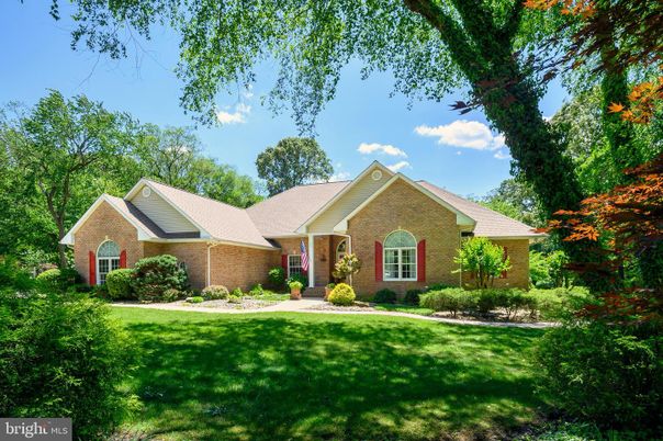 Backyard, Exterior, Facade, Brick Facade, Brick Traditional