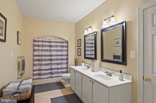 Bathroom, Dual Sink Vanities, Interior