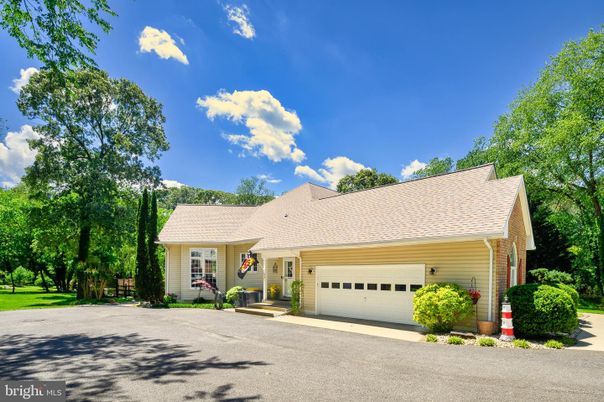 Attached, Exterior, Facade, Cape Cod