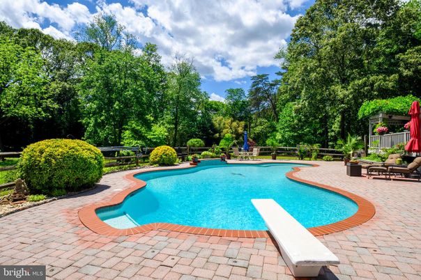 Exterior, Pool