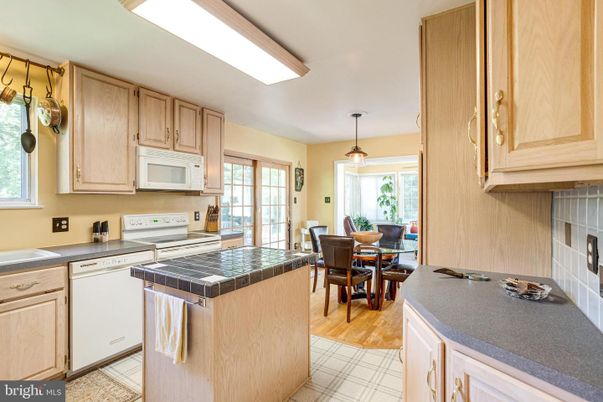 Dining room, Interior, Kitchen, Pendant Lights, Tile Countertops, Wood Texture Flooring
