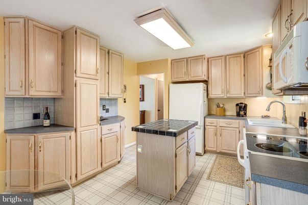 Interior, Kitchen, Tile Countertops