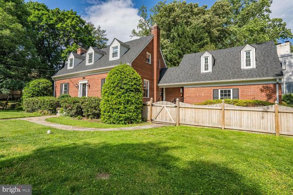 Backyard, Exterior, Facade, Brick Facade, Cape Cod