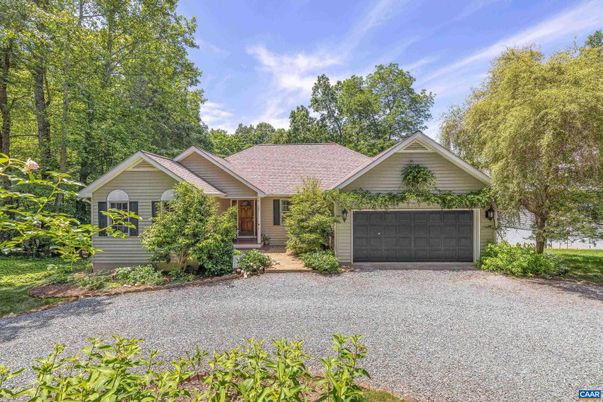 Attached, Exterior, Facade, Ranch