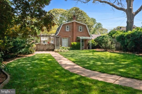 Backyard, Exterior, Facade, Brick Facade, Georgian