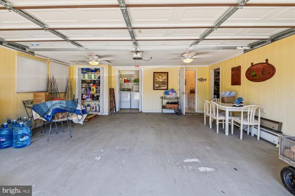 Dining room, Garage, Interior
