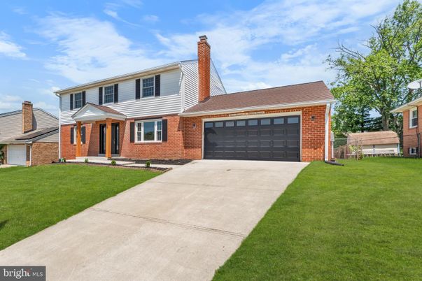 Attached, Exterior, Facade, Brick Facade, Split Level