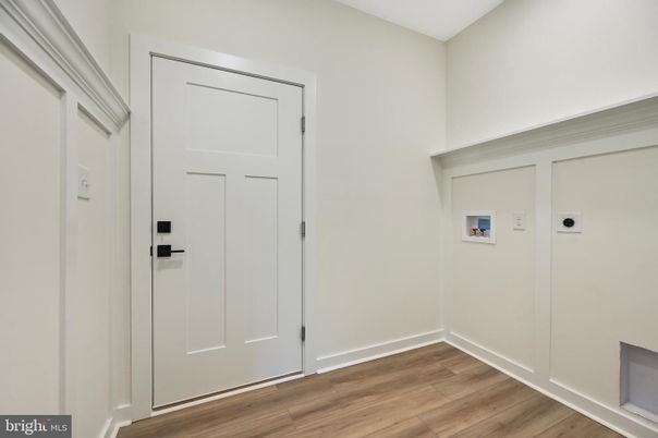 Elevator, Interior, Wood Texture Flooring