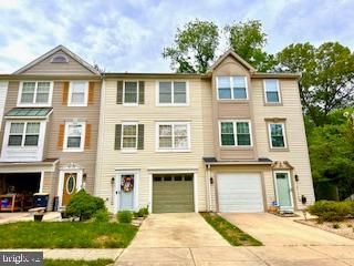 Attached, Exterior, Facade, Rowhouse