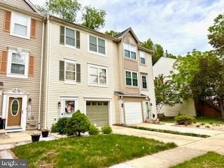 Attached, Exterior, Facade, Rowhouse