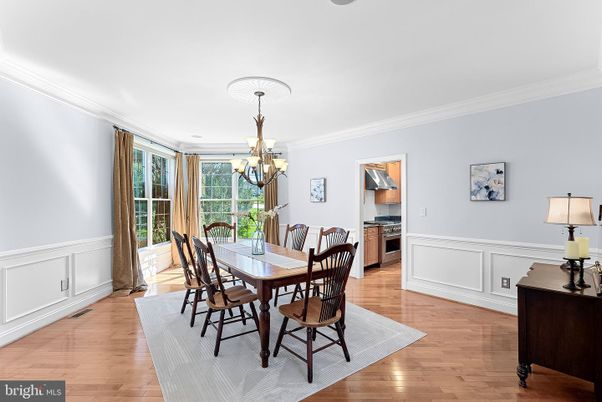 Chandelier, Dining room, Interior, Kitchen, Stainless Steel Appliances, Wood Texture Flooring