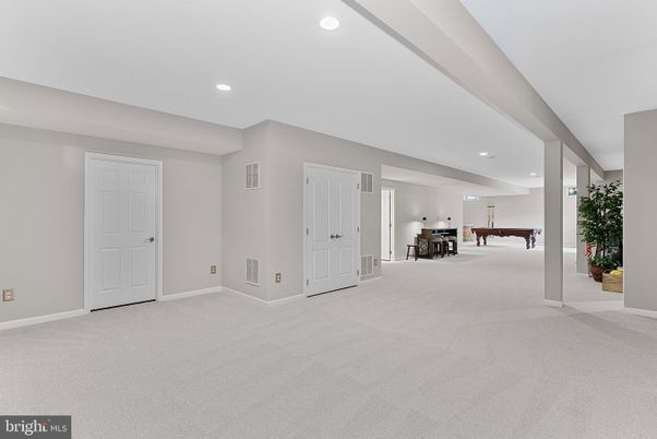 Empty room, Interior, Recessed Lighting