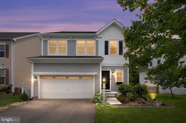 Attached, Exterior, Facade, Farmhouse