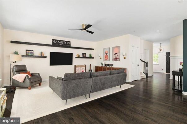 Interior, Living room, Pendant Lights, Wood Texture Flooring