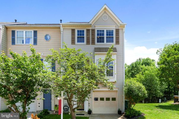 Attached, Exterior, Facade, Rowhouse