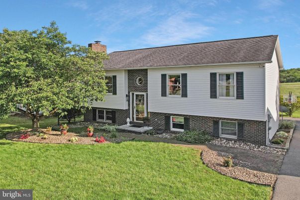 Backyard, Exterior, Facade, Brick Facade, Raised Ranch