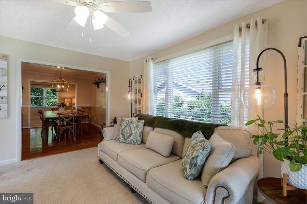 Chandelier, Dining room, Interior, Living room, Pendant Lights, Wood Texture Flooring