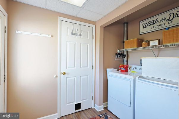 Interior, Utility Closets, Washer, Wood Texture Flooring