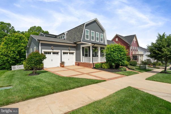 Attached, Exterior, Facade, Farmhouse