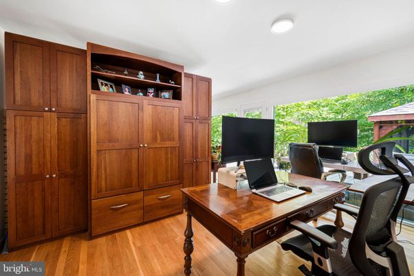 Home Office, Interior, Recessed Lighting, Wood Texture Flooring