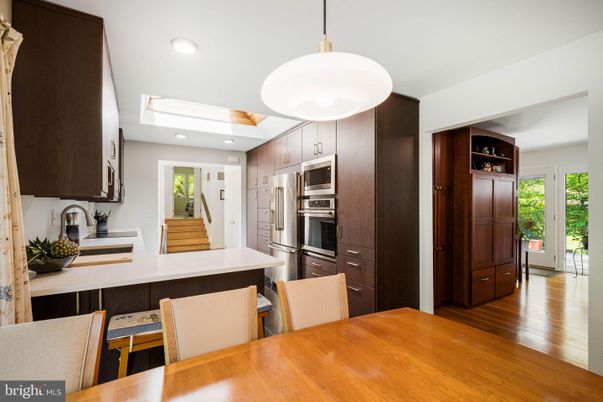 Dining room, Interior, Kitchen, Pendant Lights, Recessed Lighting, Stainless Steel Appliances, Wood Texture Flooring