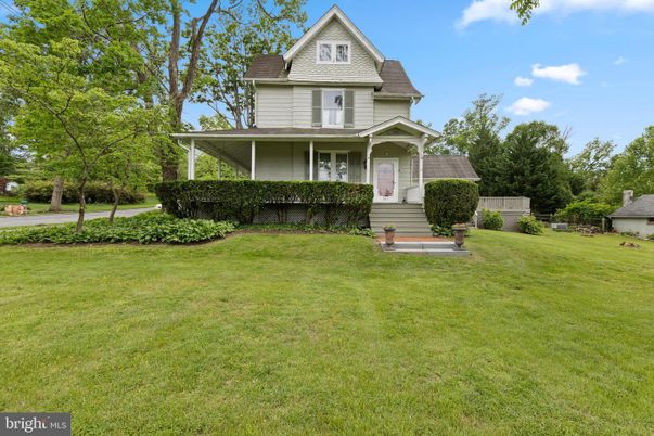Backyard, Exterior, Facade, Queen Anne Victorian
