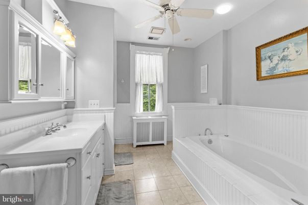 Bathroom, Dual Sink Vanities, Interior, Recessed Lighting