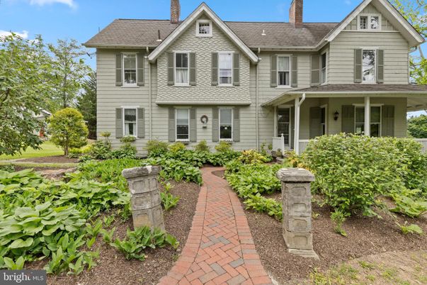 Exterior, Facade, Queen Anne Victorian