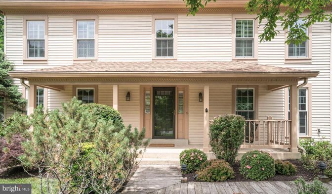 Exterior, Facade, American Foursquare