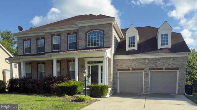 Attached, Exterior, Facade, Brick Facade, Georgian