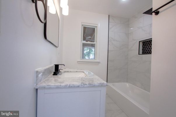 Bathroom, Interior, Marble, Marble Walls, Recessed Lighting