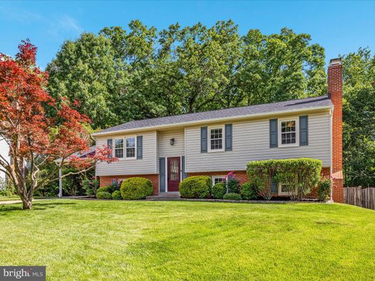 Exterior, Facade, Brick Facade, Raised Ranch