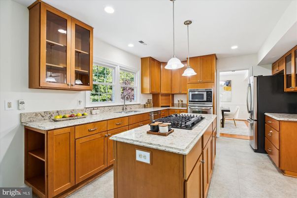 Interior, Kitchen, Pendant Lights, Recessed Lighting, Stainless Steel Appliances