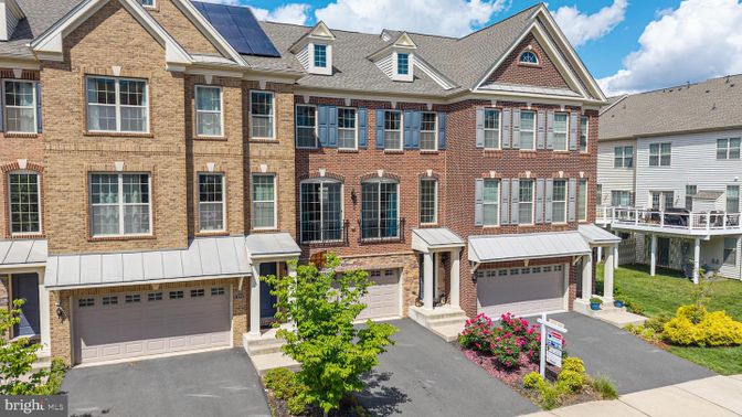 Attached, Exterior, Facade, Brick Facade, Solar Panels, Georgian