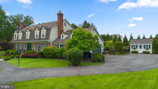 Exterior, Facade, Brick Facade, Cape Cod