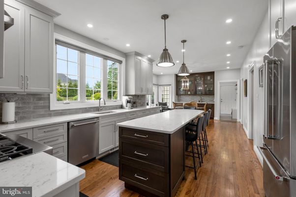 Dining room, Interior, Kitchen, Pendant Lights, Recessed Lighting, Stainless Steel Appliances, Wood Texture Flooring