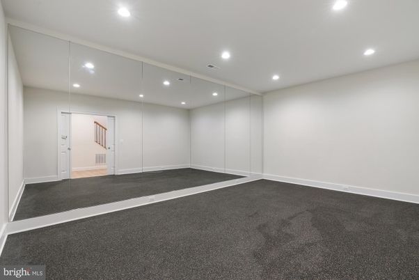 Empty room, Interior, Recessed Lighting