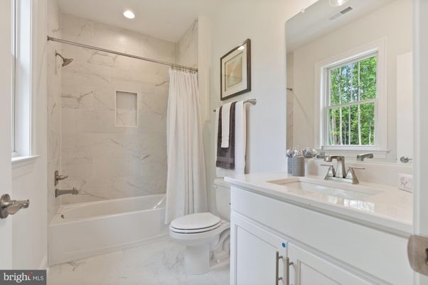 Bathroom, Interior, Marble, Marble Walls, Recessed Lighting