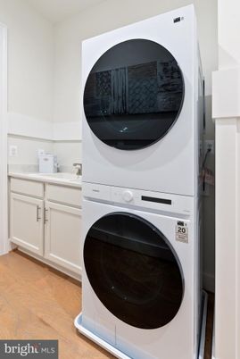 Interior, Utility Closets, Washer, Wood Texture Flooring