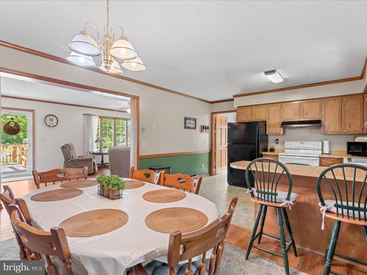 Chandelier, Dining room, Interior, Kitchen