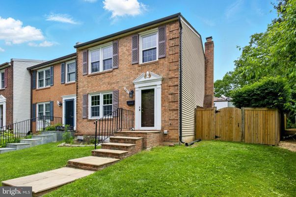 Exterior, Facade, Brick Facade, Rowhouse