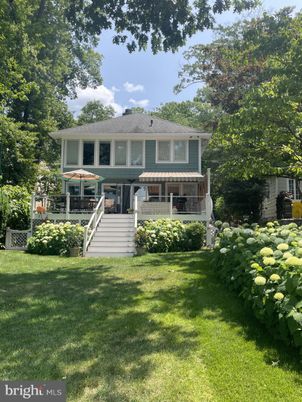 Backyard, Exterior, Facade, American Foursquare