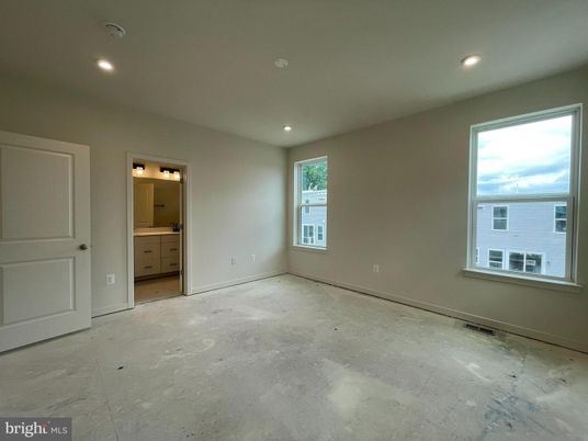 Bathroom, Empty room, Interior, Recessed Lighting