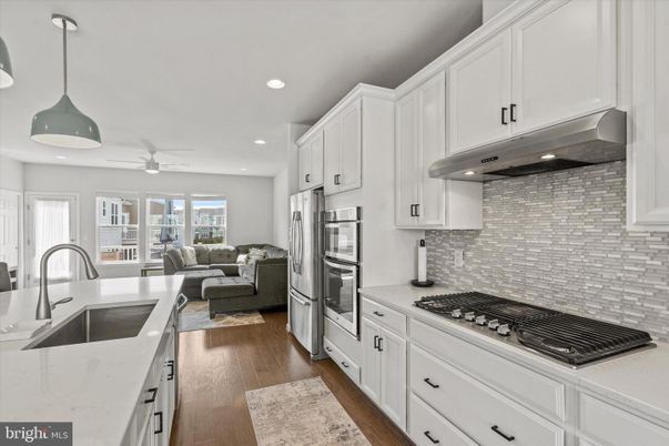 Interior, Kitchen, Living room, Pendant Lights, Recessed Lighting, Wood Texture Flooring